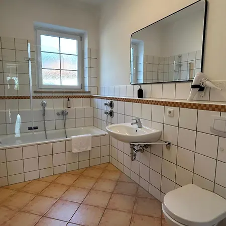Grand - Perfekt Fuer 6! Kueche Parken Wlan Apartmán *